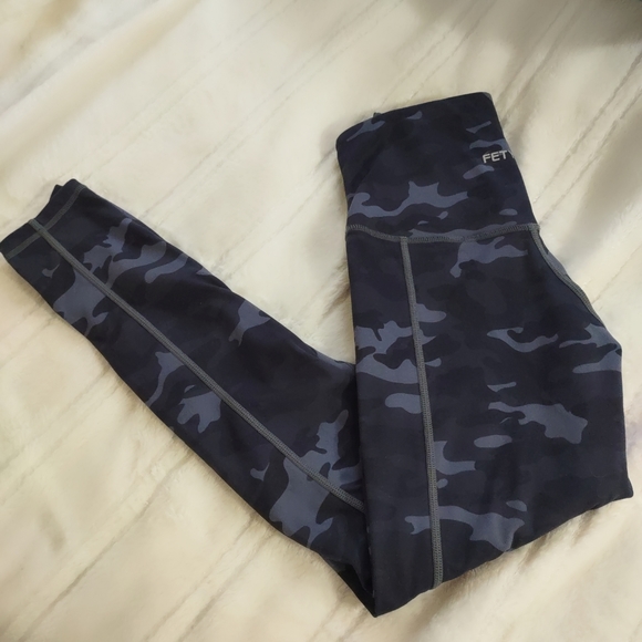 Fety high waisted leggings featured in Elle magazine in 2020 - Picture 2 of 9